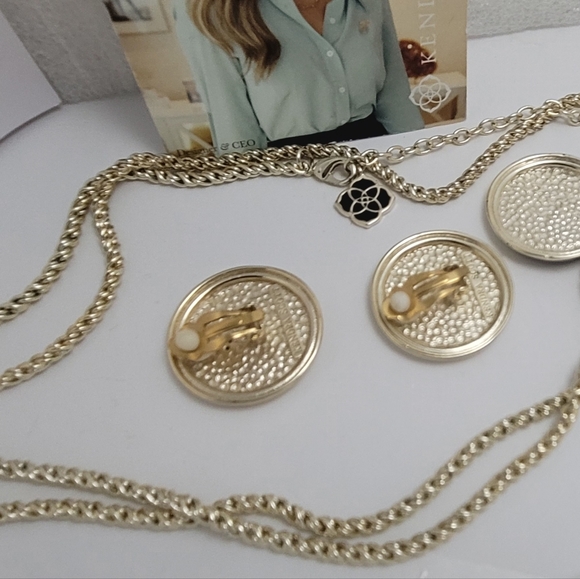 Kendra Scott Bowen Zebra Necklace & Clip On Earrings - Picture 5 of 14